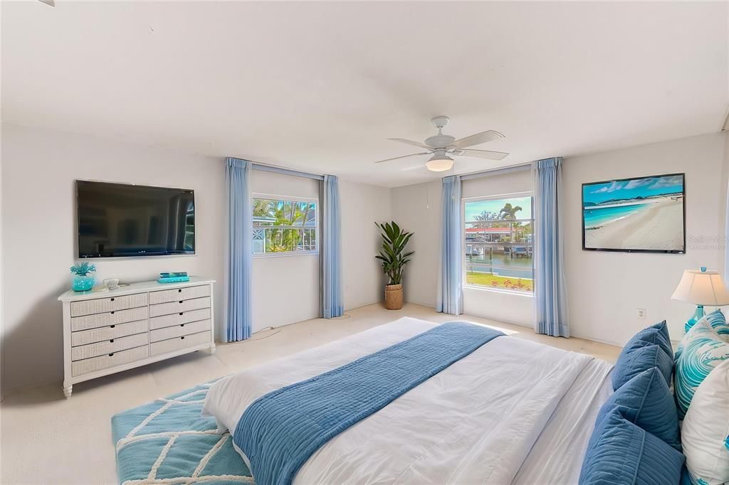 Bedroom, Interior, Water