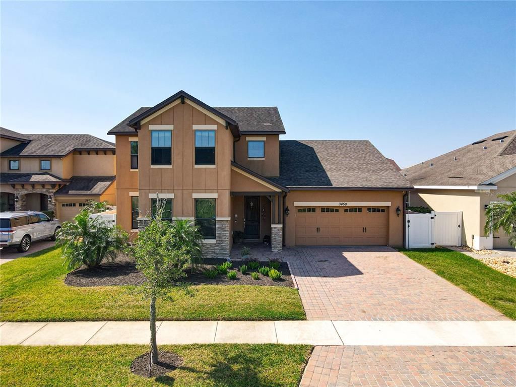 Attached, Exterior, Facade, Farmhouse