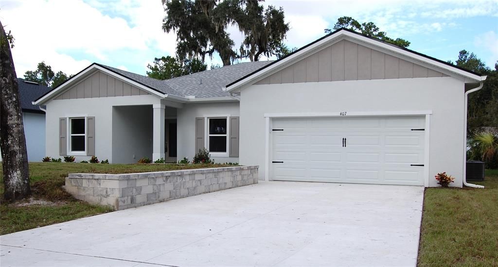 Attached, Exterior, Facade, Ranch