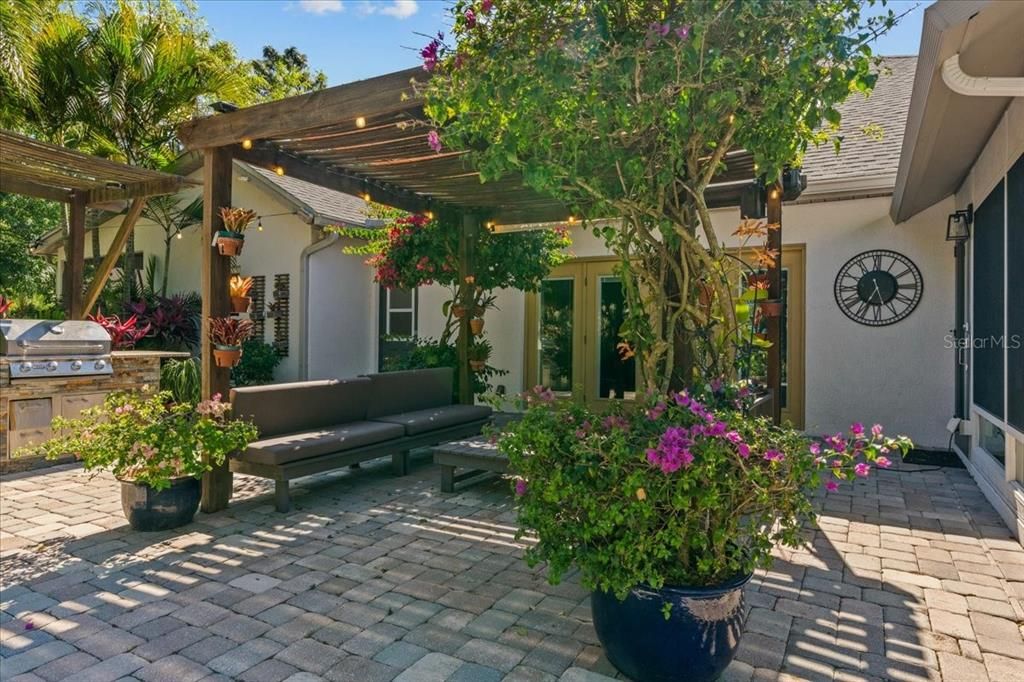 Exterior, Outdoor Kitchen