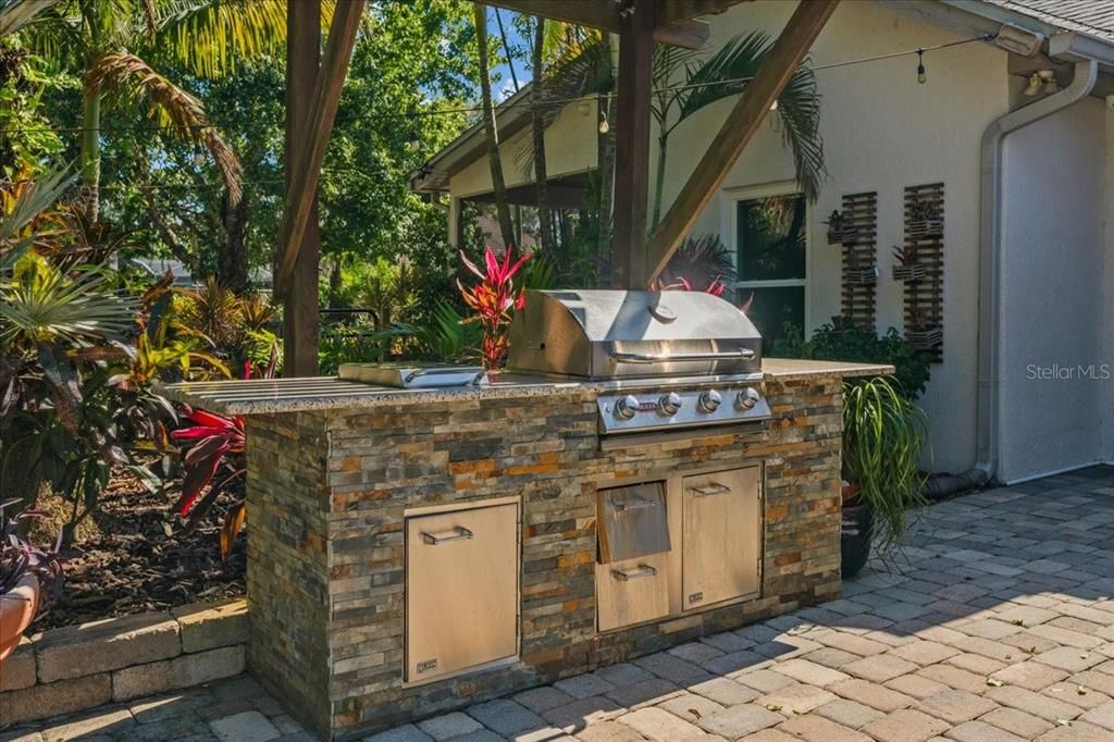 Exterior, Outdoor Kitchen