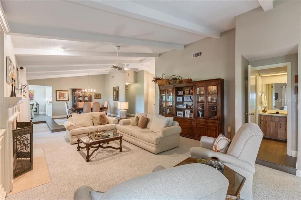 Chandelier, Dining room, Interior, Living room