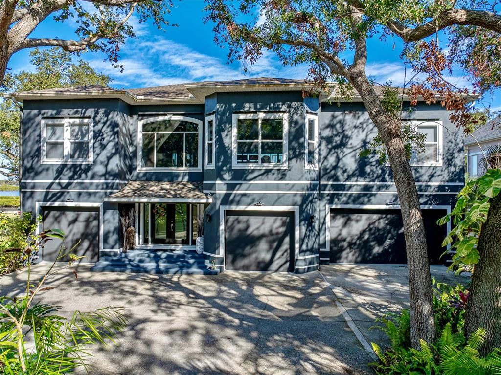 Exterior, Facade, Modern