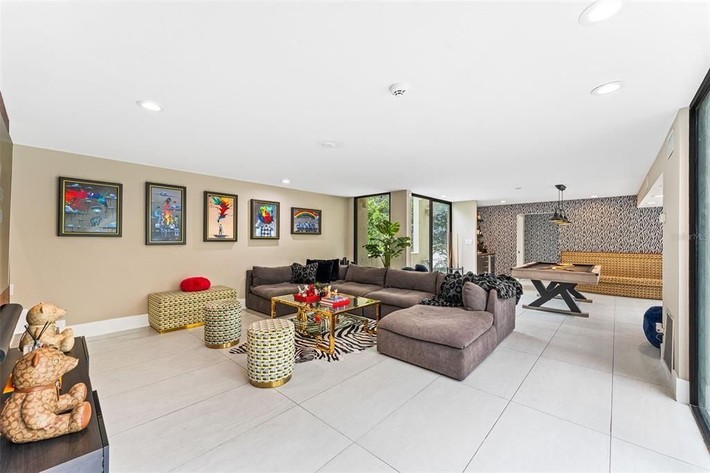 Interior, Living room, Pendant Lights, Recessed Lighting