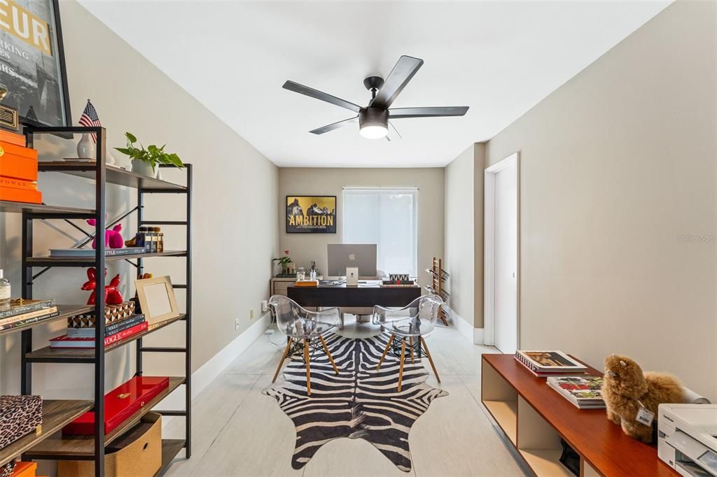 Home Office, Interior