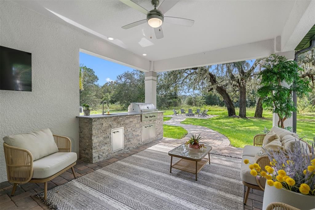 Exterior, Outdoor Kitchen