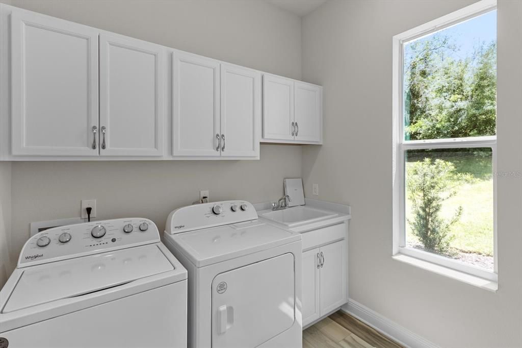 Interior, Washer, Wood Texture Flooring