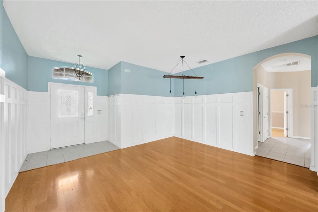 Chandelier, Empty room, Interior, Pendant Lights, Wood Texture Flooring