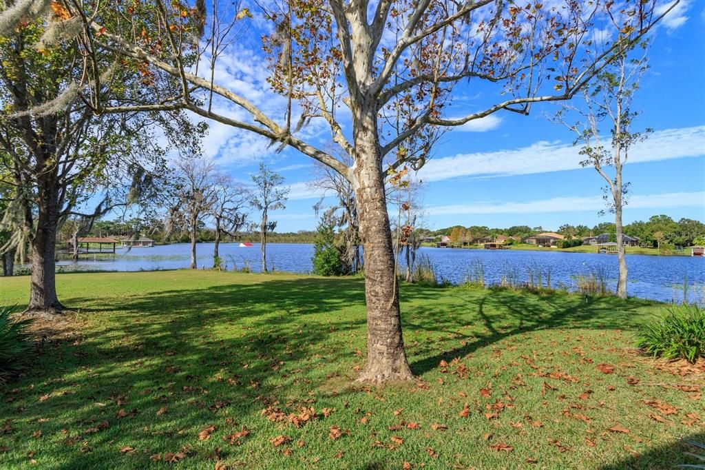 Exterior, Lake