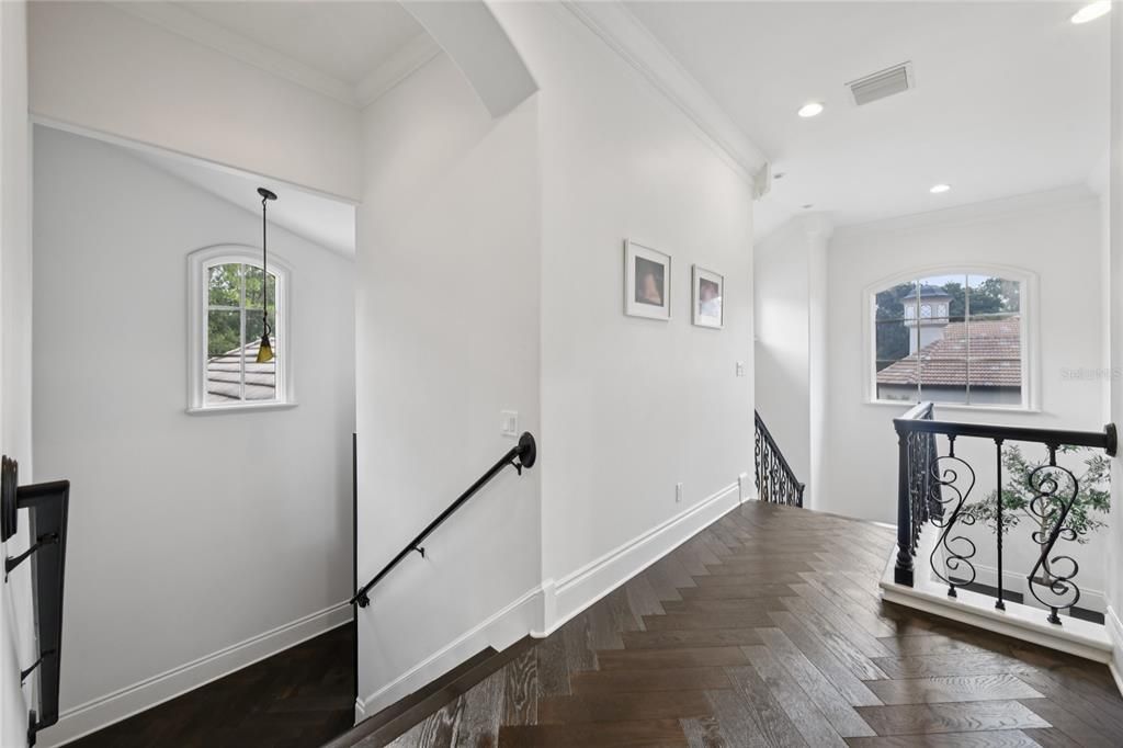 Interior, Recessed Lighting, Wood Texture Flooring