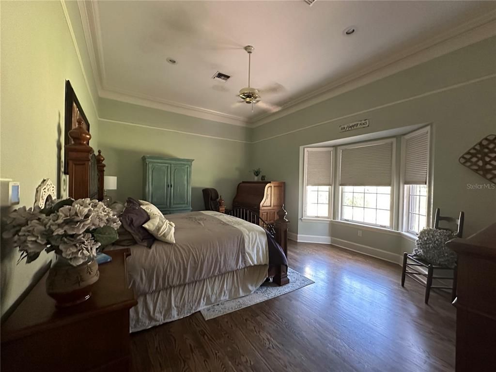 Bedroom, Interior, Pendant Lights, Recessed Lighting, Wood Texture Flooring