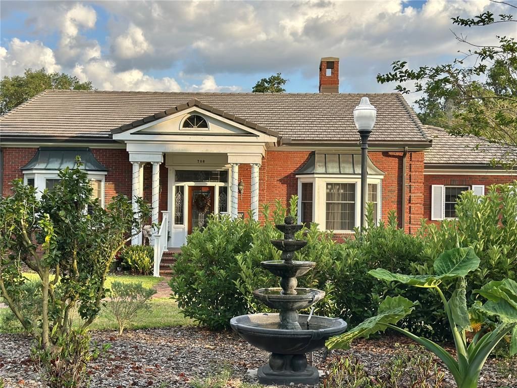 Exterior, Facade, Brick Facade, Ranch