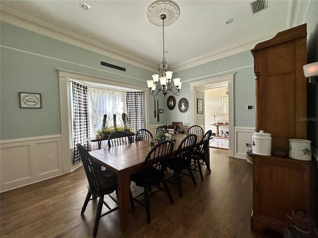 Chandelier, Dining room, Interior, Recessed Lighting, Wood Texture Flooring