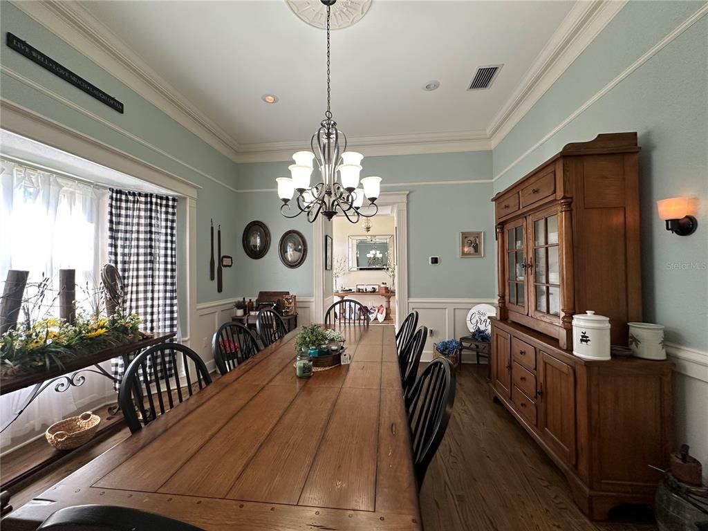 Chandelier, Dining room, Interior, Recessed Lighting, Wood Texture Flooring