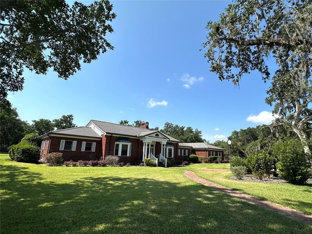 Backyard, Exterior, Facade, Brick Facade, Ranch