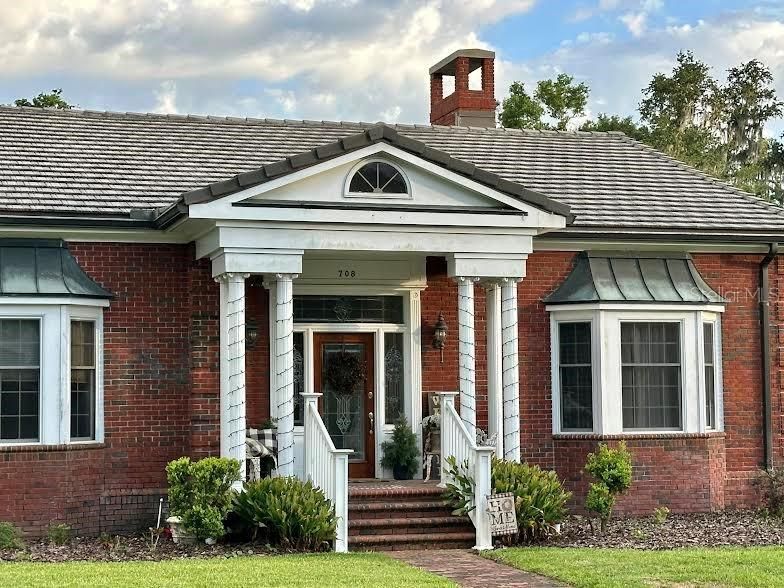 Exterior, Facade, Brick Facade, Cape Cod