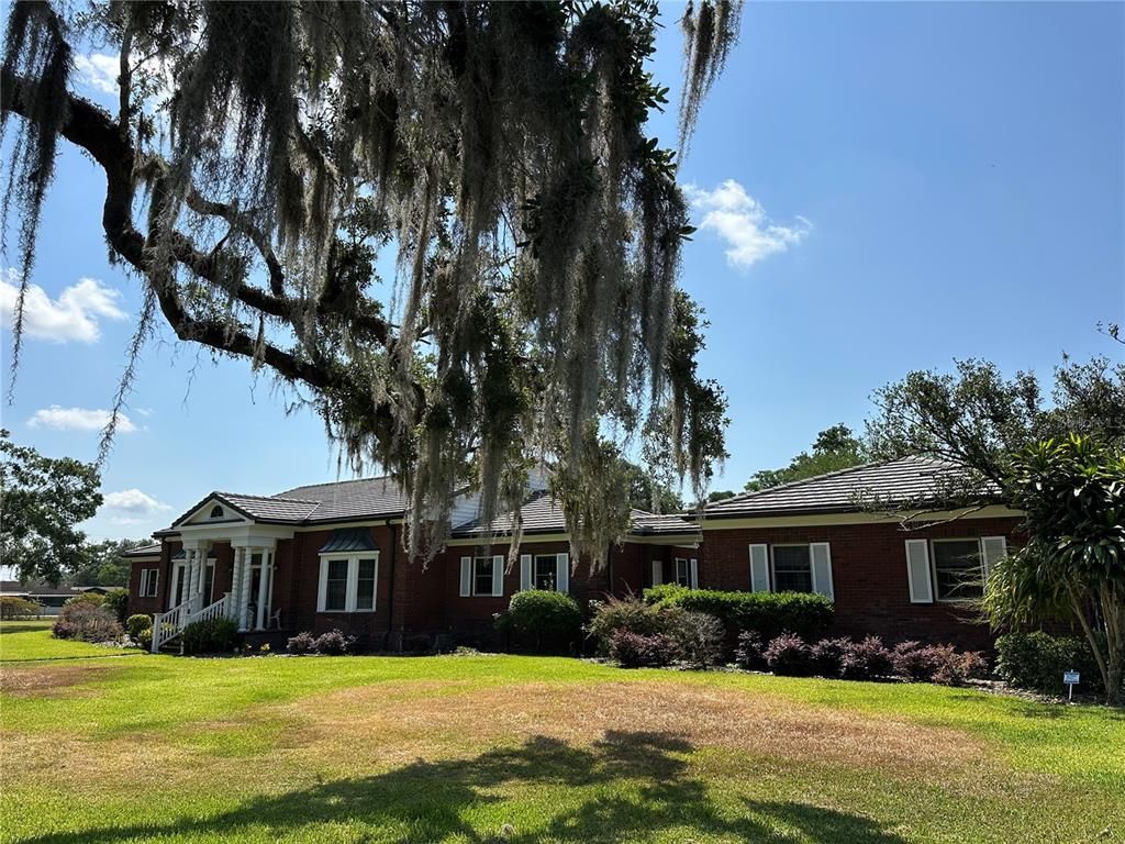 Backyard, Exterior, Facade, Brick Facade, Ranch