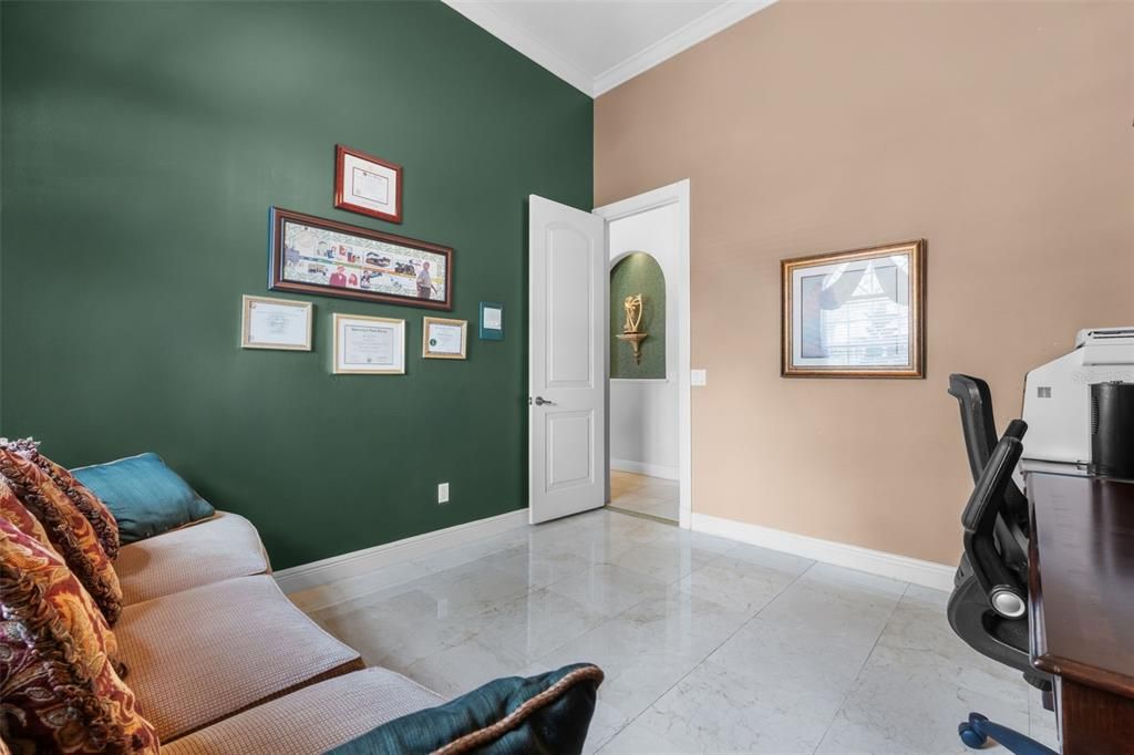 Home Office, Interior