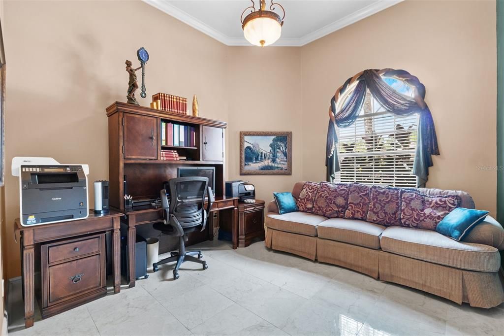 Home Office, Interior