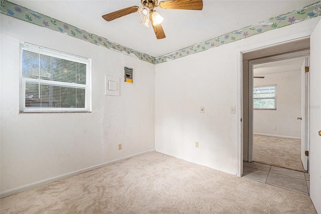 Empty room, Interior