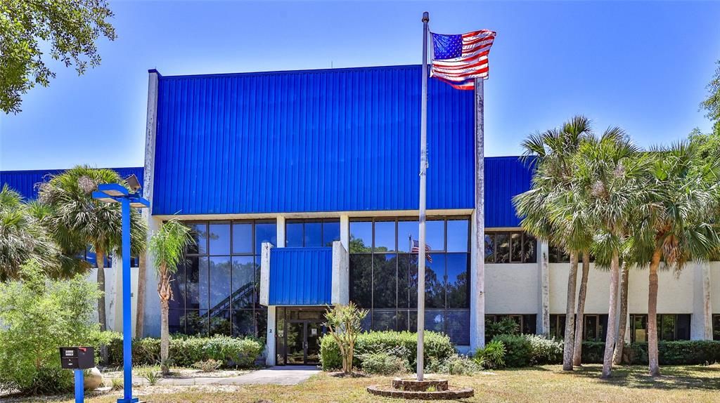 Exterior, Facade, Modern