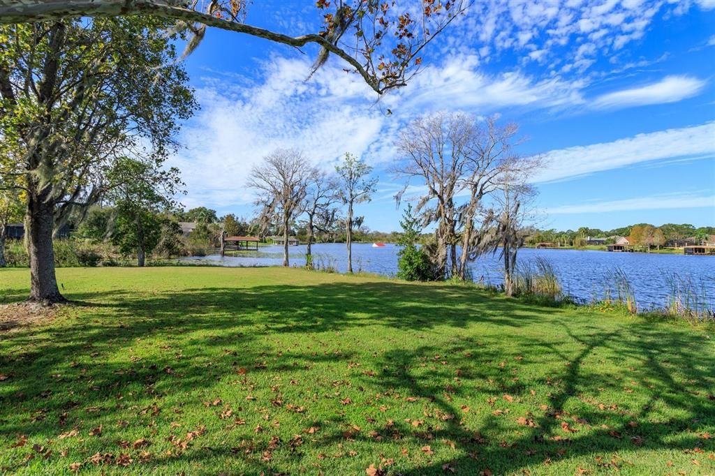 Exterior, Lake
