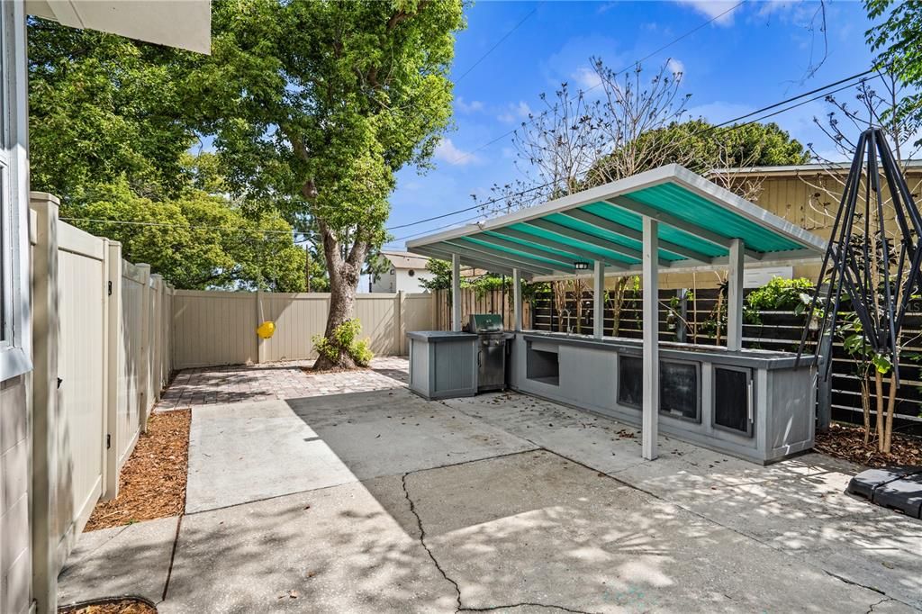 Exterior, Outdoor Kitchen