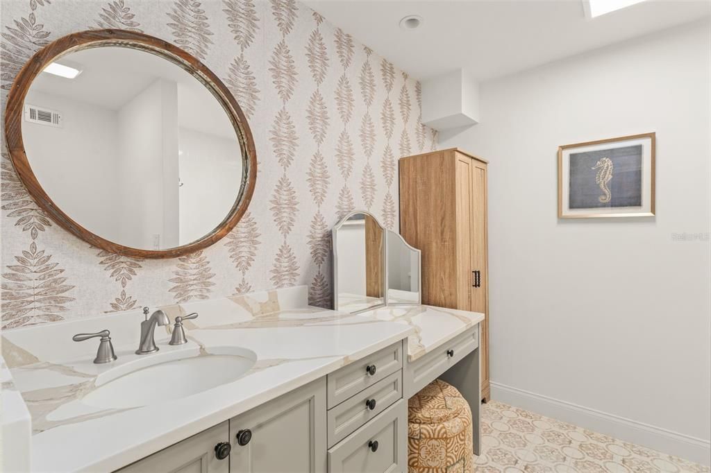 Bathroom, Dual Sink Vanities, Interior, Recessed Lighting