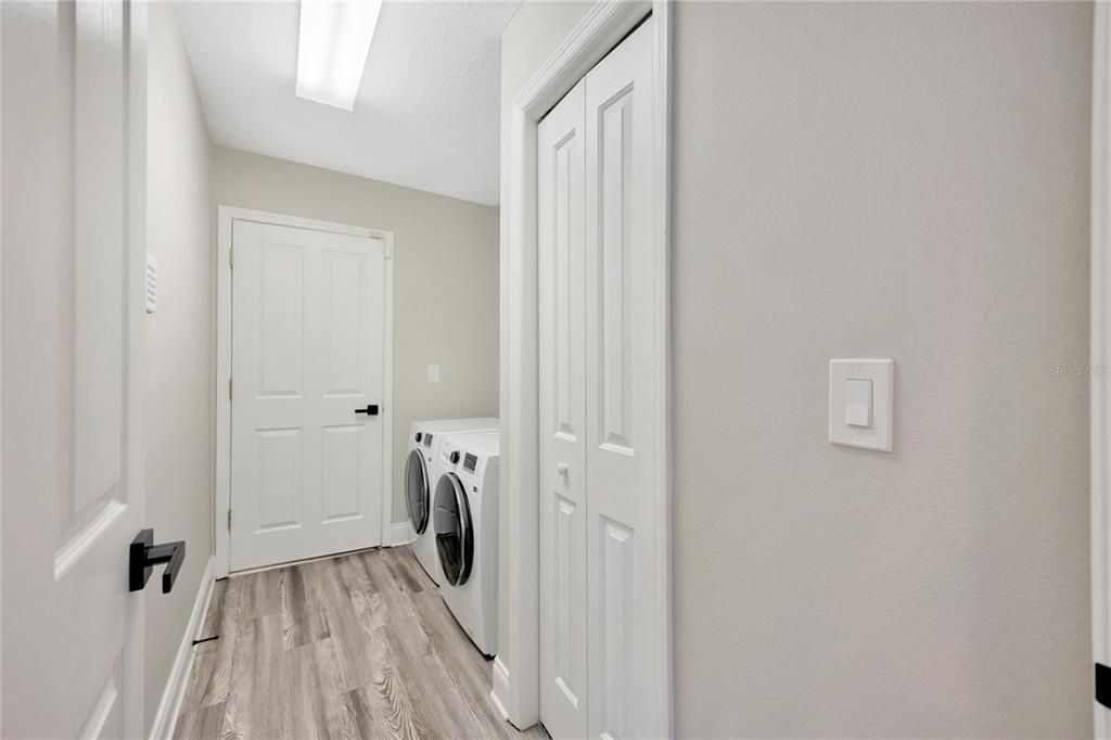 Interior, Utility Closets, Washer, Wood Texture Flooring
