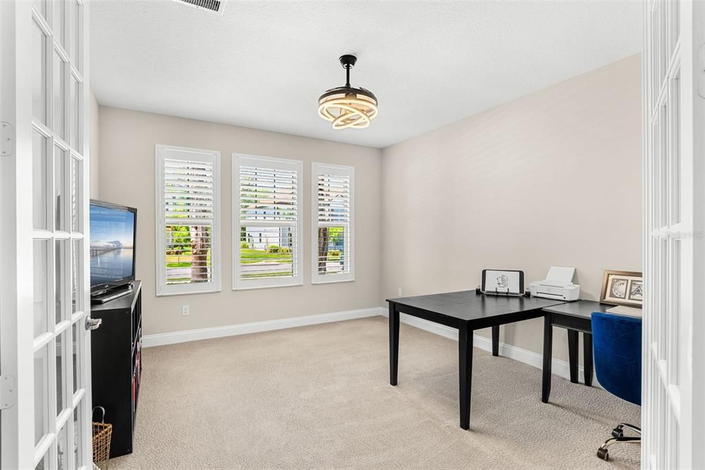 Home Office, Interior