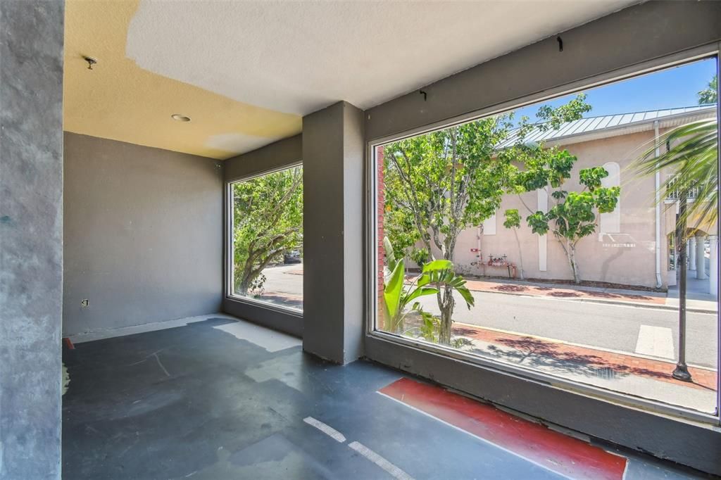 Empty room, Interior, Recessed Lighting, Sun Room
