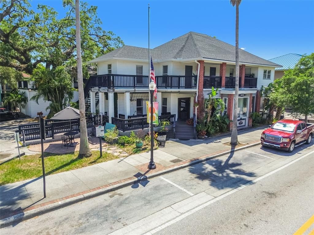 Exterior, Facade, None