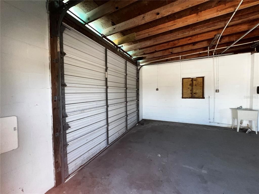 Garage, Interior, Wooden Beams