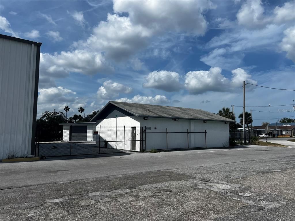 Detached Garage, Exterior