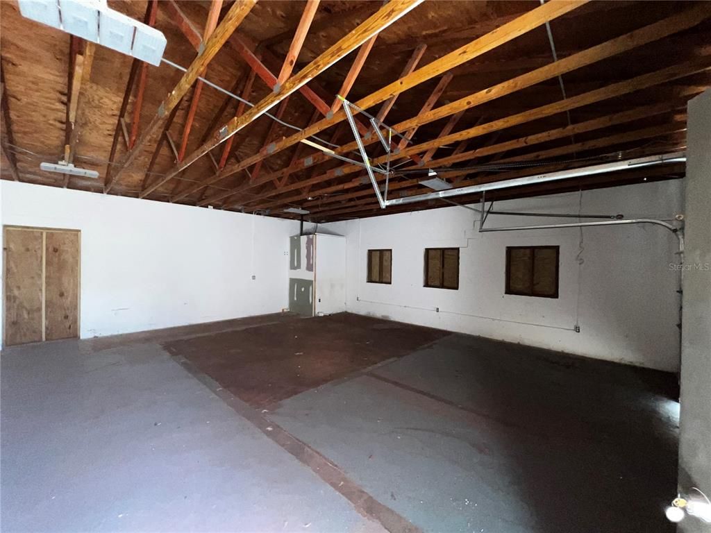 Empty room, Interior, Wooden Beams, Wooden Ceilings