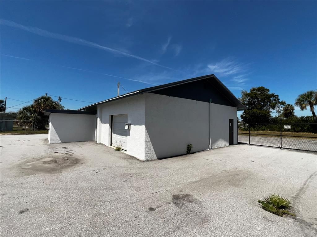 Detached Garage, Exterior