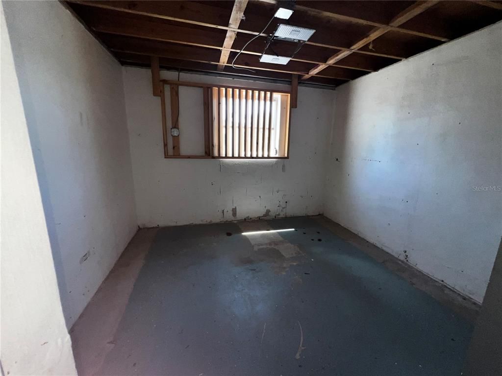 Empty room, Interior, Wooden Beams