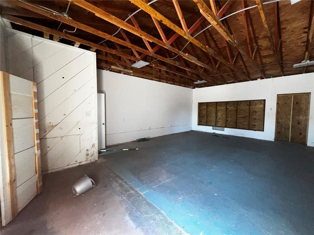 Empty room, Interior, Wooden Beams, Wooden Ceilings