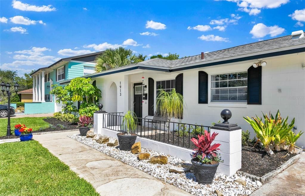 Exterior, Facade, Ranch