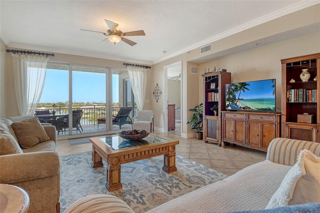 Interior, Living room, Water