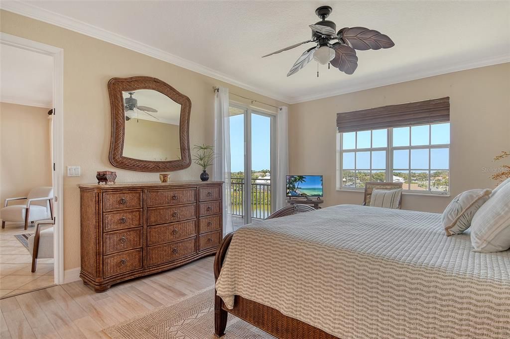 Bedroom, Interior, Water, Wood Texture Flooring