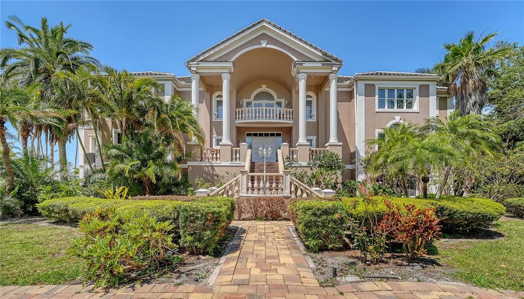 Exterior, Facade, Mediterranean