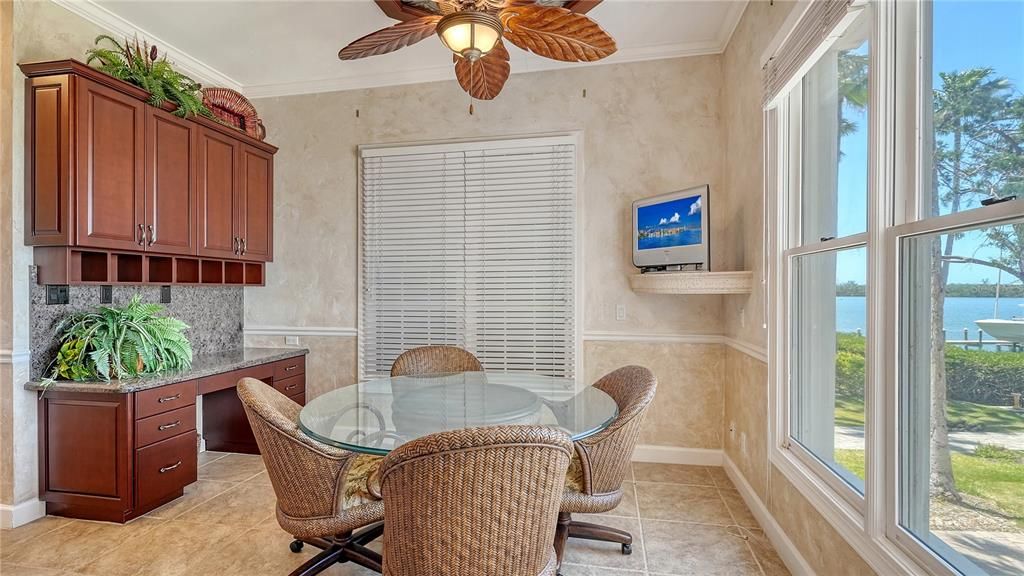Home Office, Interior, Water
