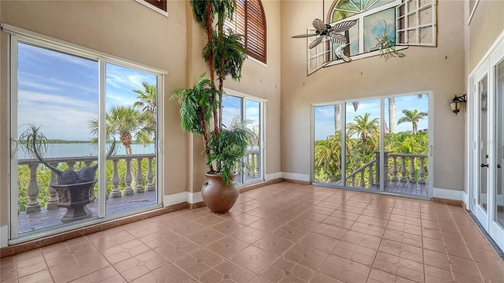 Interior, Sun Room, Water