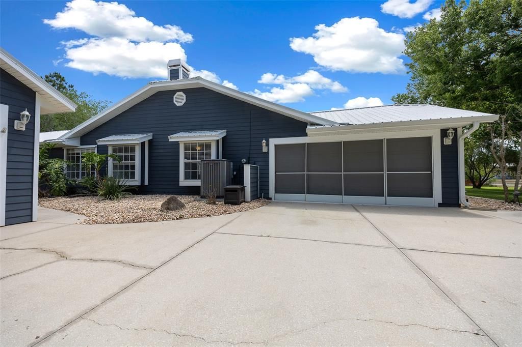 Attached, Exterior, Facade, American Craftsman