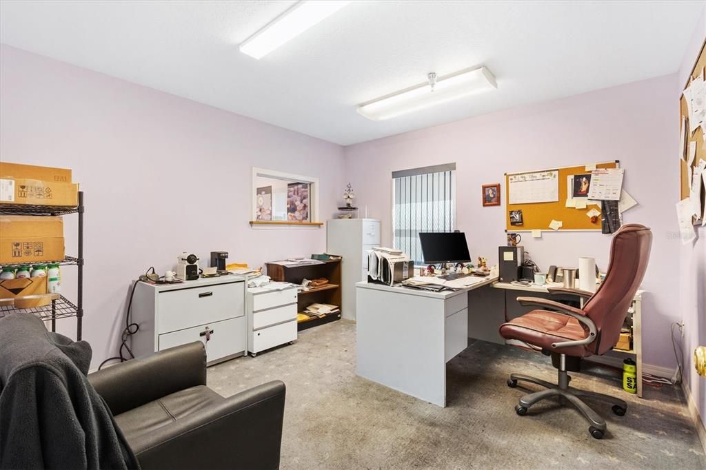 Home Office, Interior