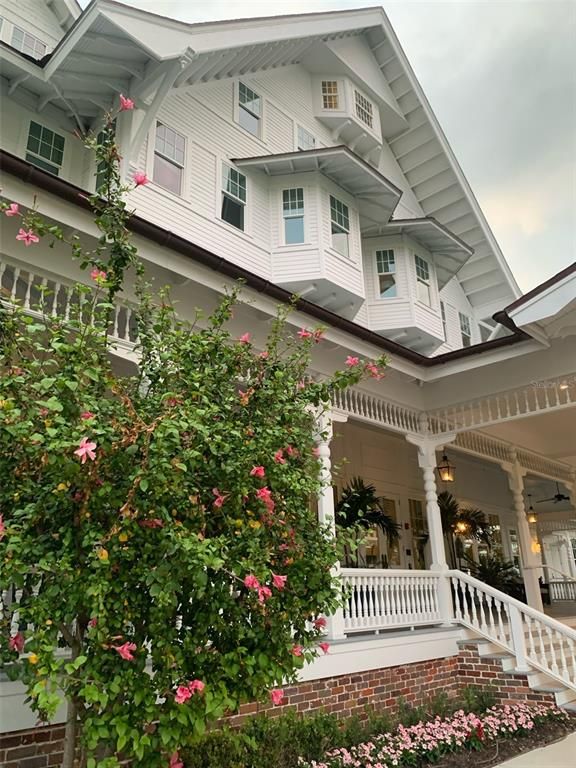 Exterior, Facade, Queen Anne Victorian