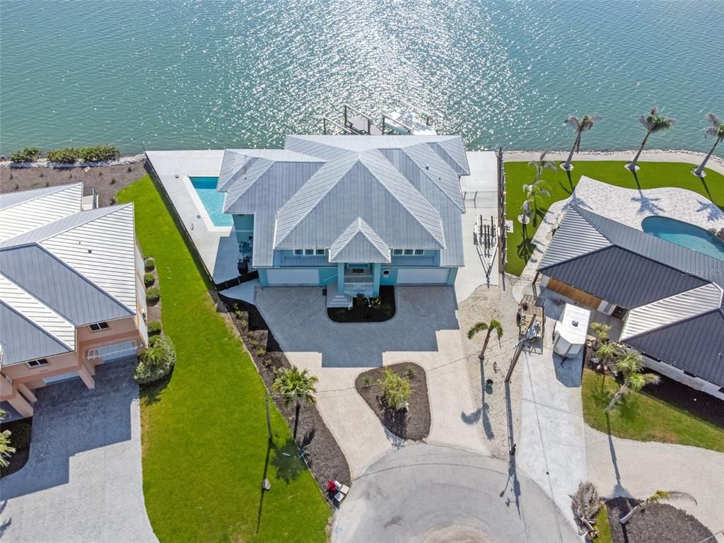 Exterior, Drone