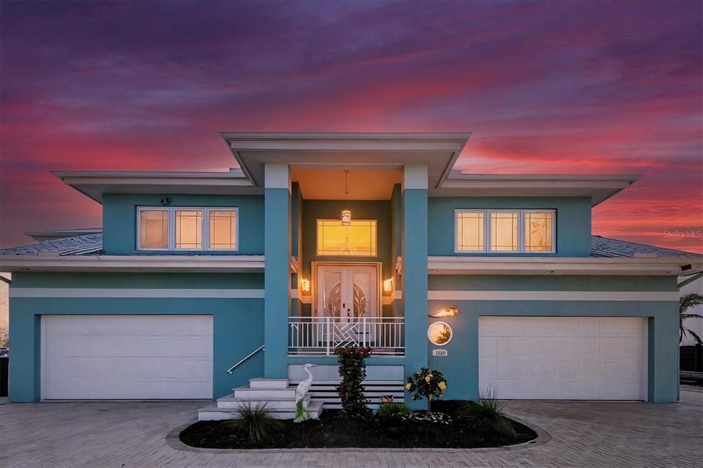 Attached, Exterior, Facade, Modern