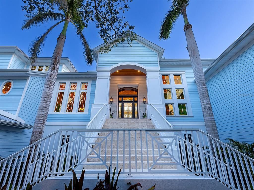 Exterior, Facade, None